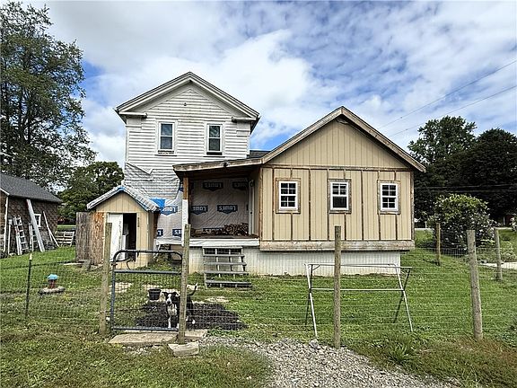 2nd image of 518 Hamilton Valley Rd