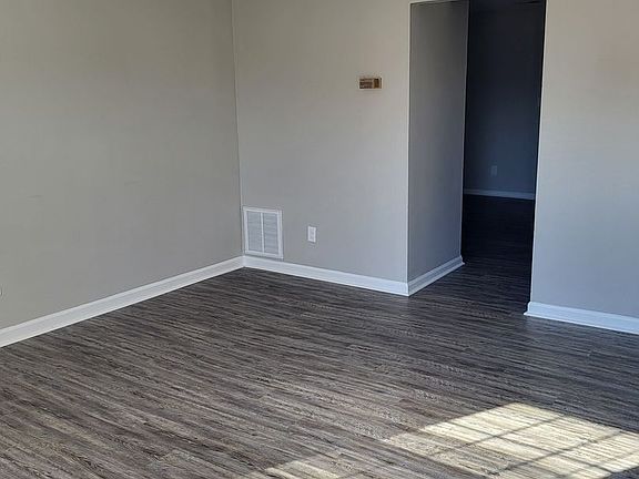 2nd image of 102 Barnes Ln #5