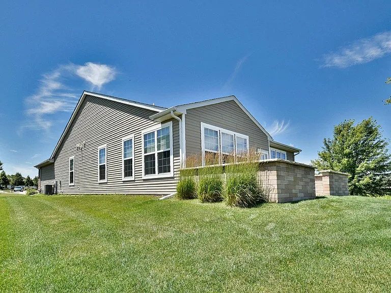 821 Voyage Way — Photo 3