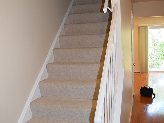 5th image of 822 College Pkwy #9