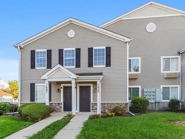 1623 Silverstone Dr #1623, Carpentersville, IL 60110