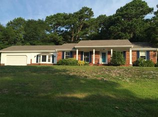 103 Sutton Dr, Cape Carteret, NC 28584