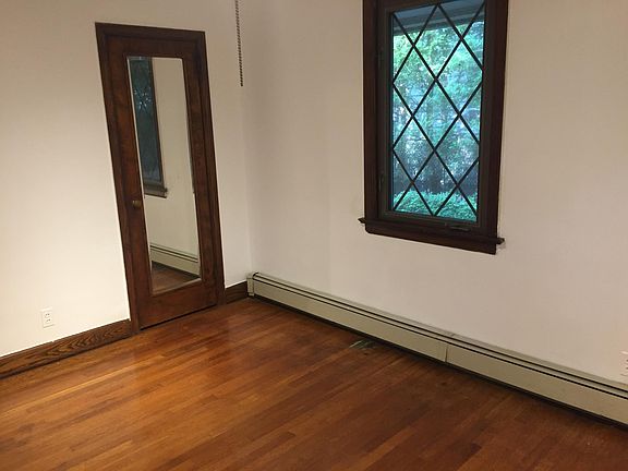 3rd image of 28 Chestnut St