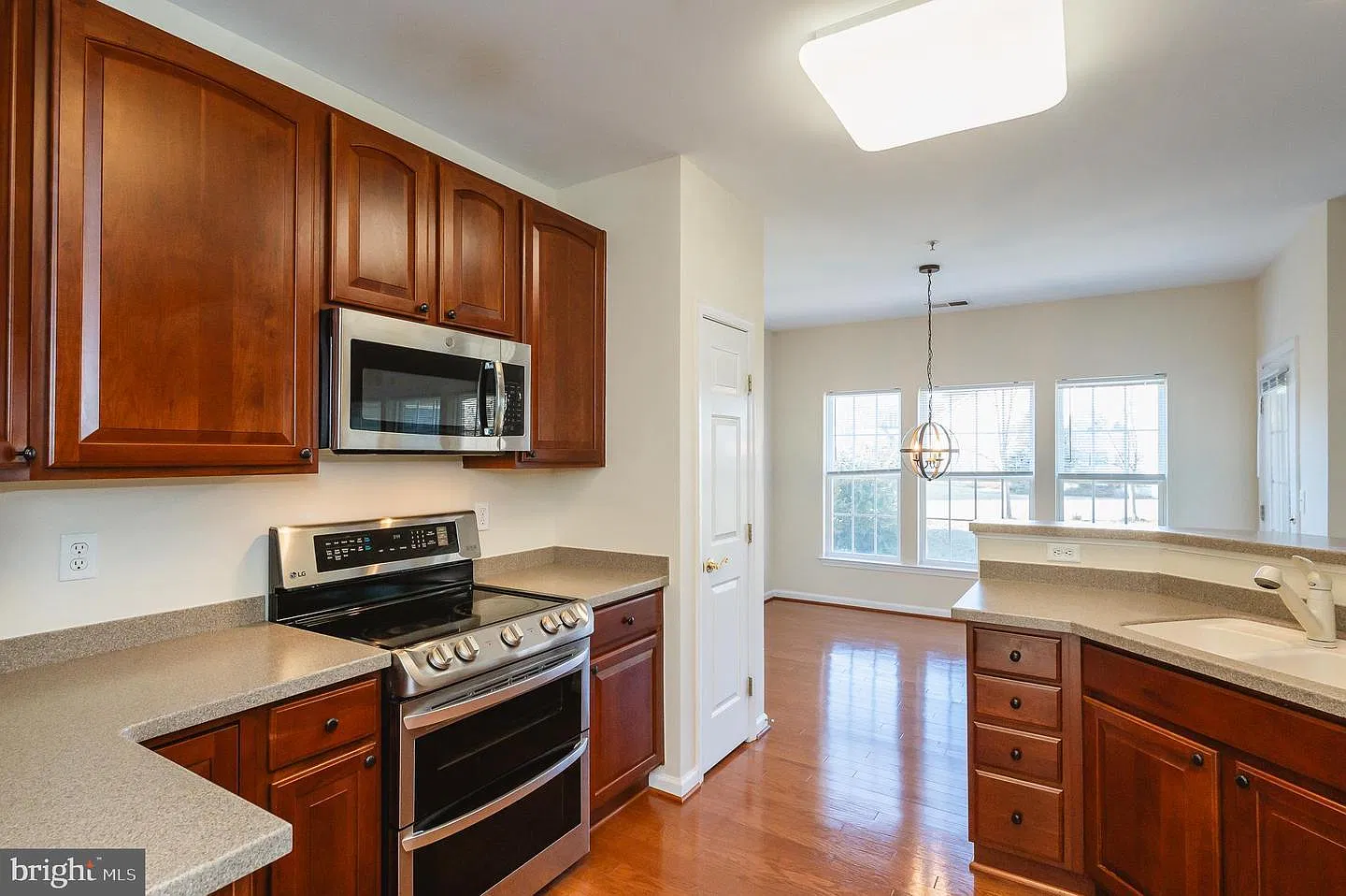 2 bed, 1585 sqft, $2,500 — Photo 3