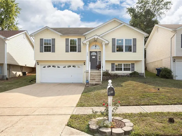 288 Green Jade Estates Dr, Fenton, MO 63026