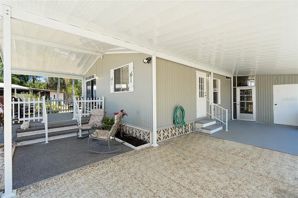 2 bed, 2.0 bath, 864 sqft, $1,800 — Photo 2