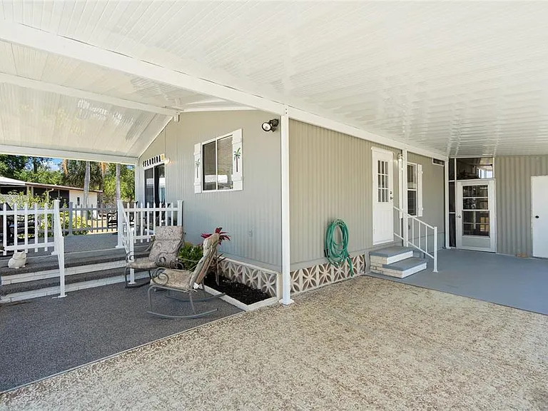 925 Iglesia Dr — Photo 2
