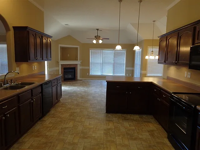 5 bed, 3.5 bath, 2480 sqft, $2,620 — Photo 4
