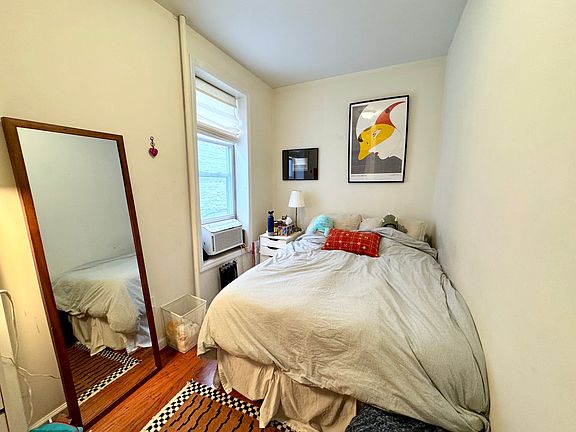 2nd image of 429 Lincoln Pl APT A1