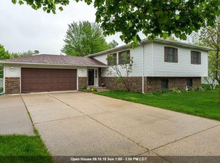 5237 Amesbury Dr, Davenport, IA 52807