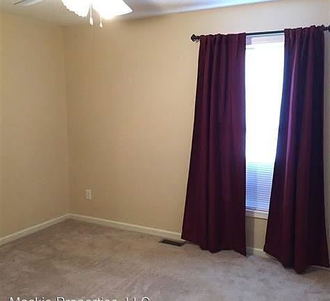 4th image of 3426 S Oaklawn Cir