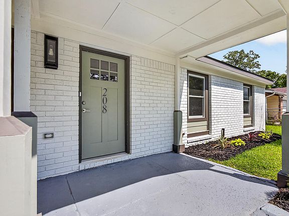 4th image of 208 Mary Scott Dr