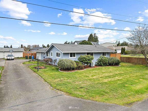 3rd image of 3207 Alberta Dr