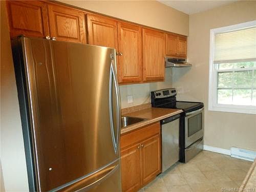 2nd image of 646 Howe Ave APT 3