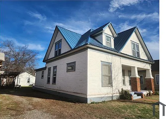 414 N Main St — Photo 2