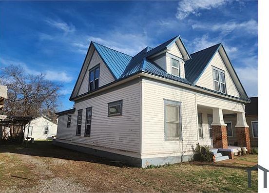 2nd image of 414 N Main St