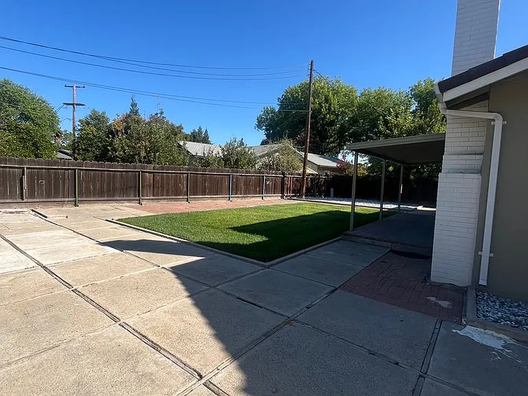 1905 Silvaire Dr — Photo 10