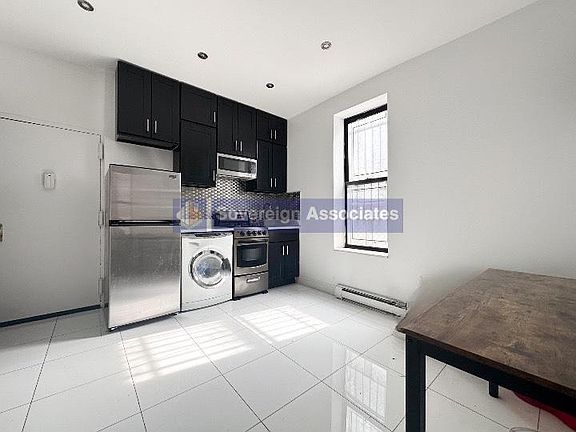 3rd image of 941 Amsterdam Ave #2R