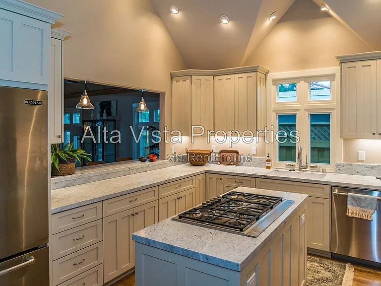 5606 Dolphin Pl — Photo 6