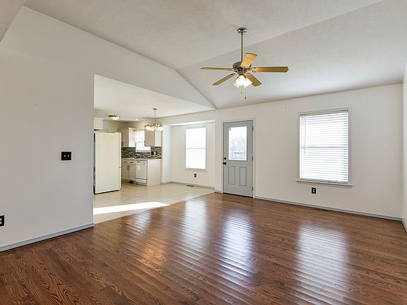 3rd image of 3224 E Jamestown St