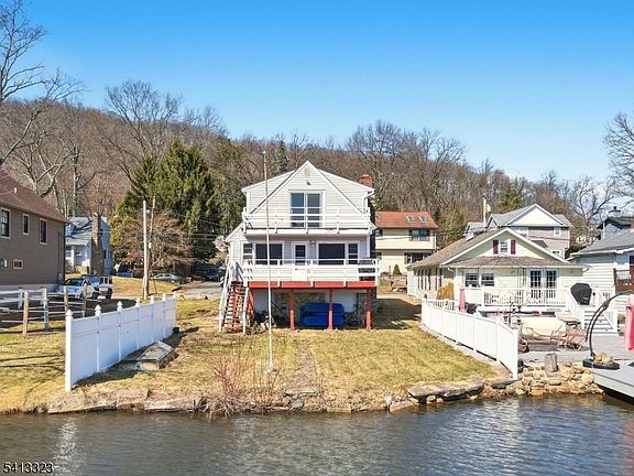 3rd image of 104 W Shore Rd