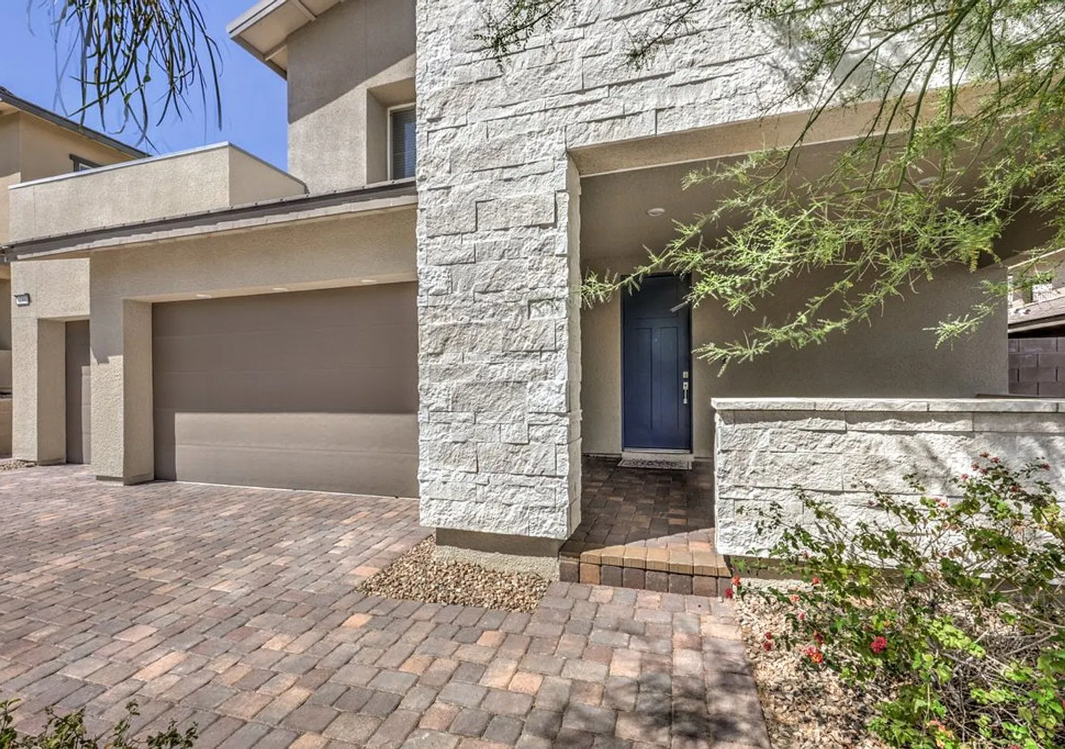 Gorgeous Summerlin home with Next Gen Suite! 6 month lease! — Photo 2
