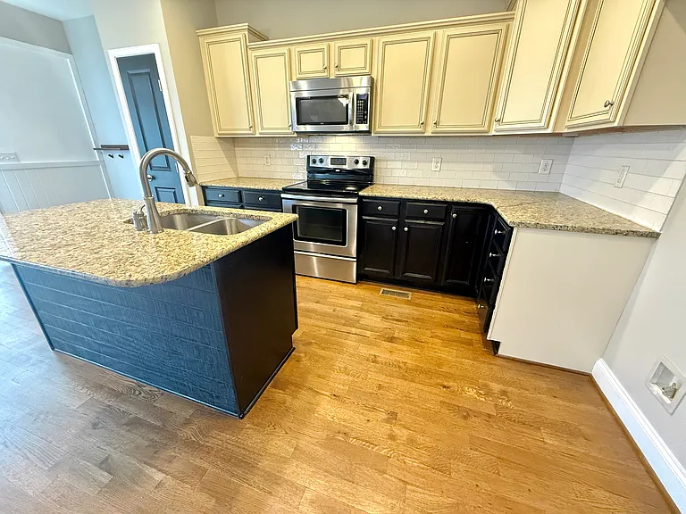 3403 Garrick Trce — Photo 9