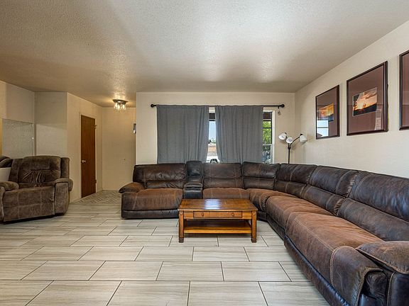 4th image of 2165 Thomas Dr