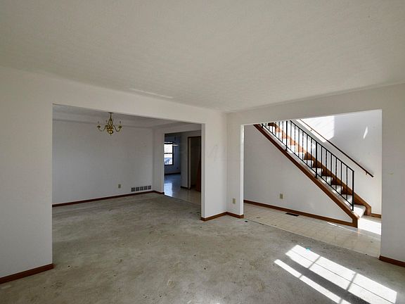 4th image of 6815 Hillegas Farm Dr