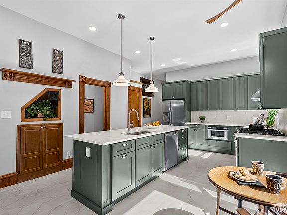 2nd image of 2346 Albion Pl