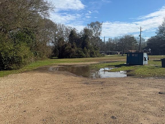 5th image of 815 Country Club Rd