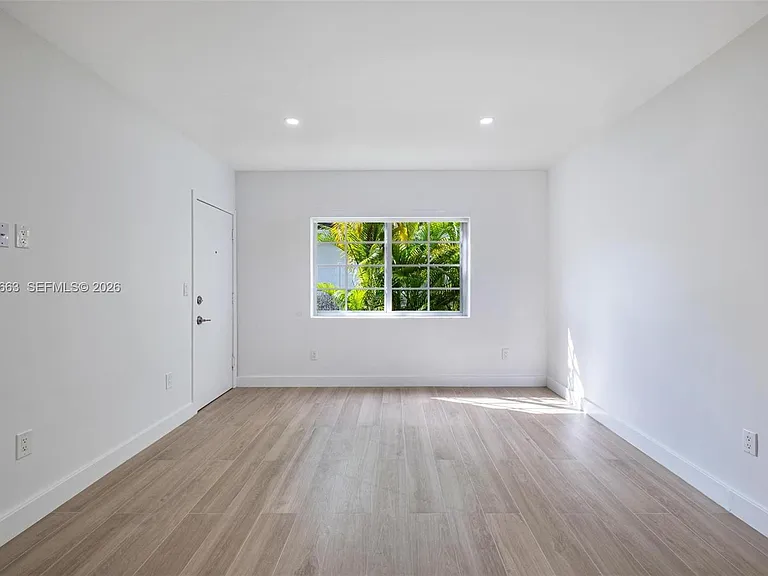 1610 Michigan Ave #2 — Photo 5