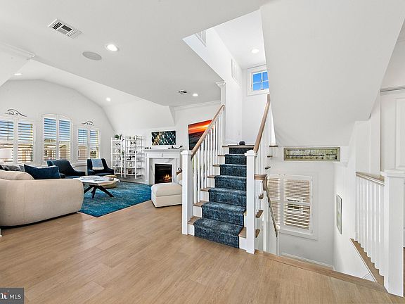 4th image of 103 E Dune Ln
