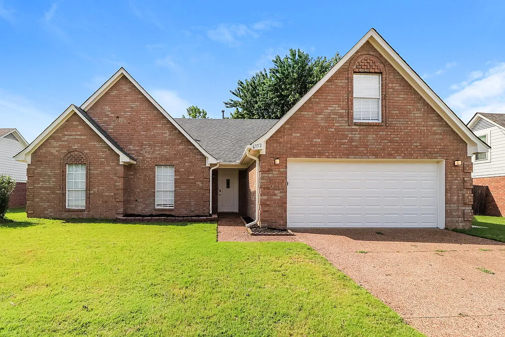 4 bed, 2.0 bath, 2008 sqft, $2,085 — Photo 2