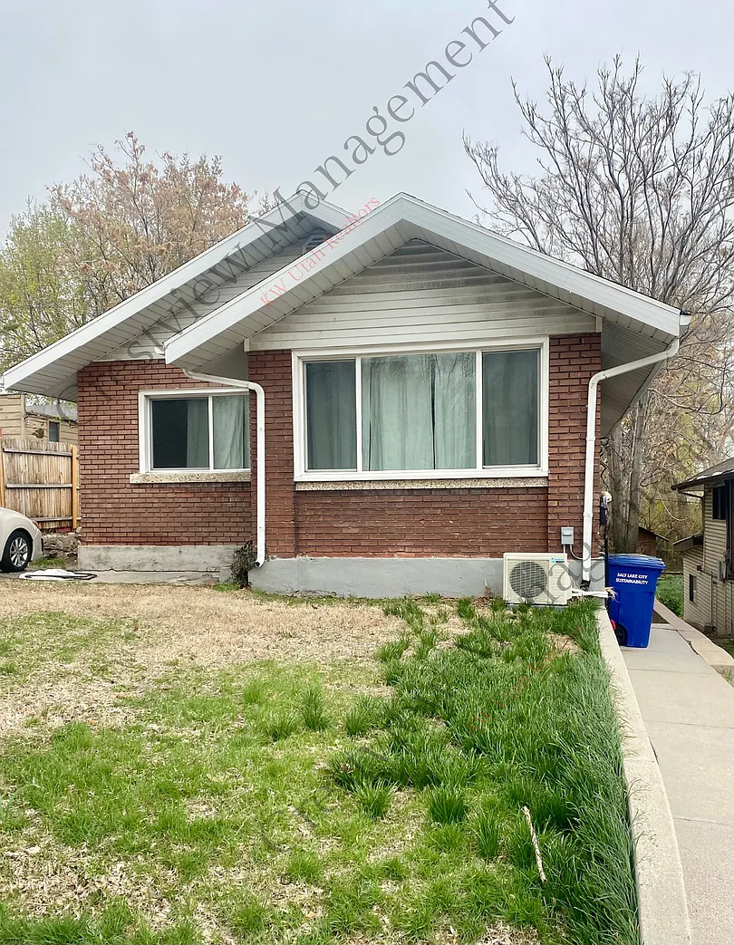 Deem Triplex — Photo 1
