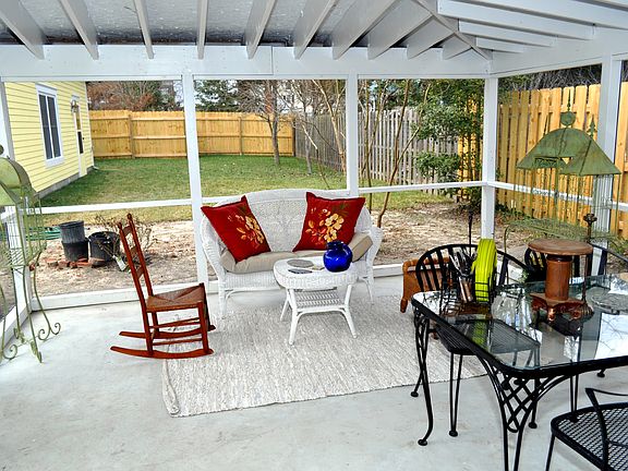 Screen Porch from Fam Rm