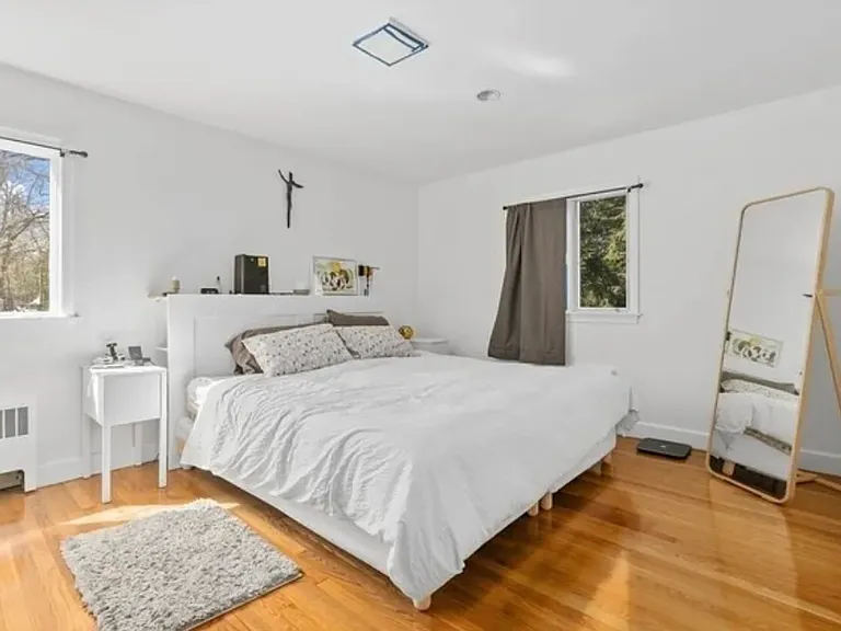 608 Beacon St — Photo 8