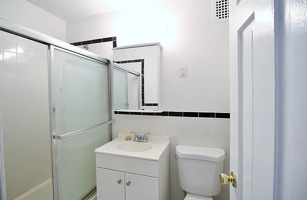 Rented by Julianna Realty Corp | media 10