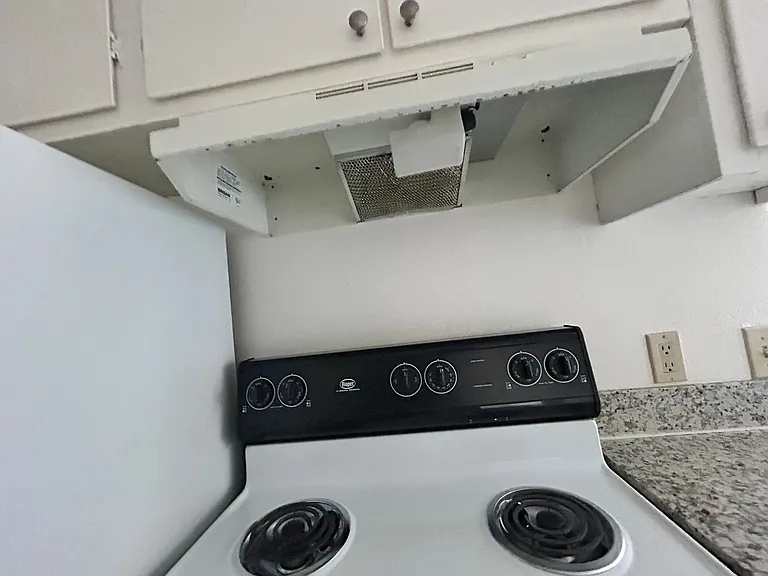 610 E Pine St — Photo 15