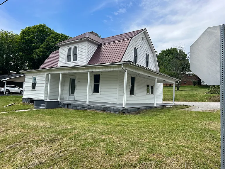 2401 Bradley St — Photo 2