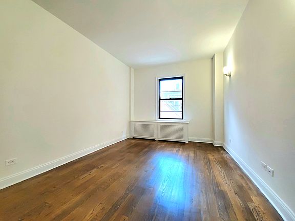 4th image of 235 W 22nd St APT 6a