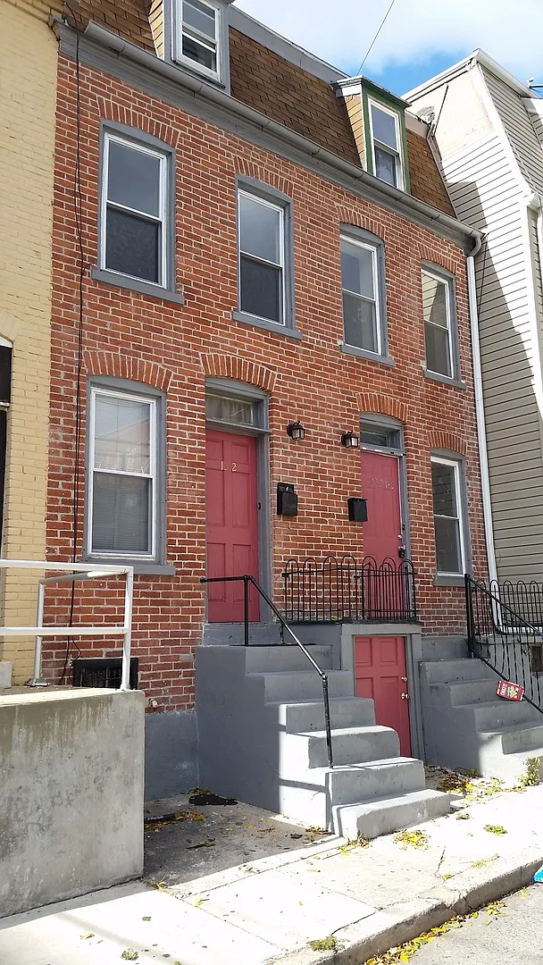 Hall 132 N — Photo 1