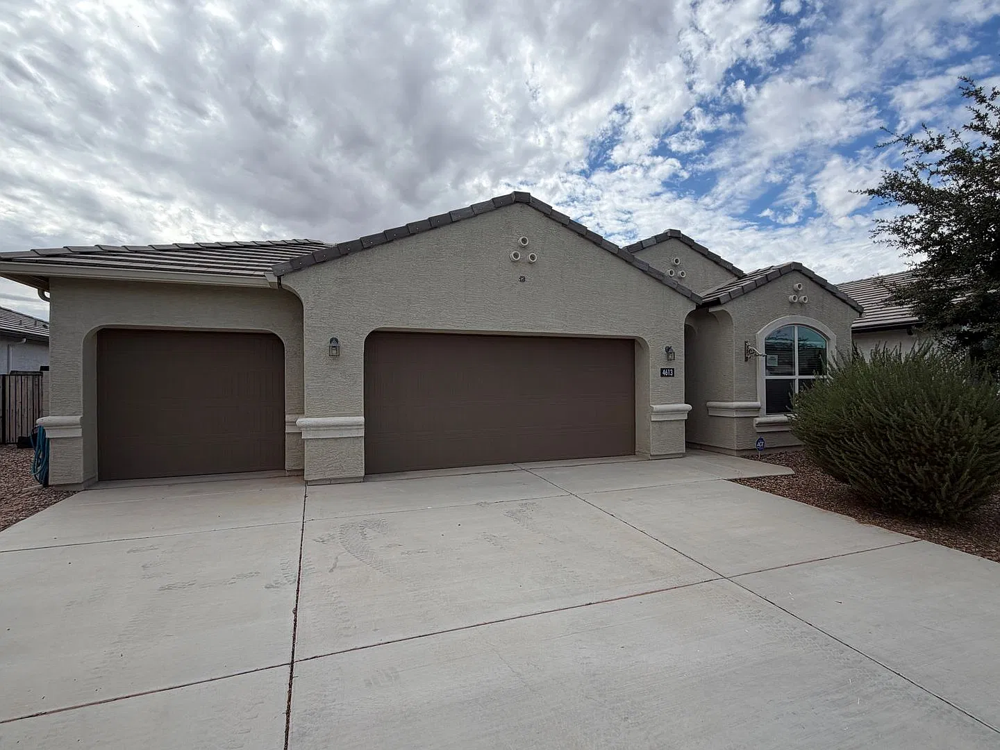 New Build - Pristine Condition! Coolidge 4 Bed 2 Bath W/3 Car Garage — Photo 1