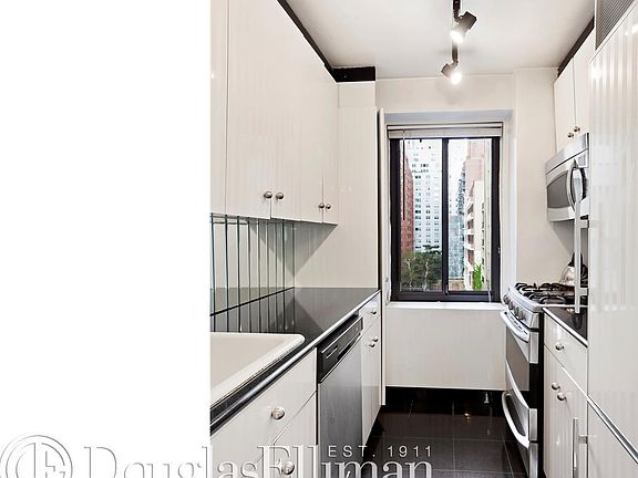 3rd image of 10 E End Ave APT 7M