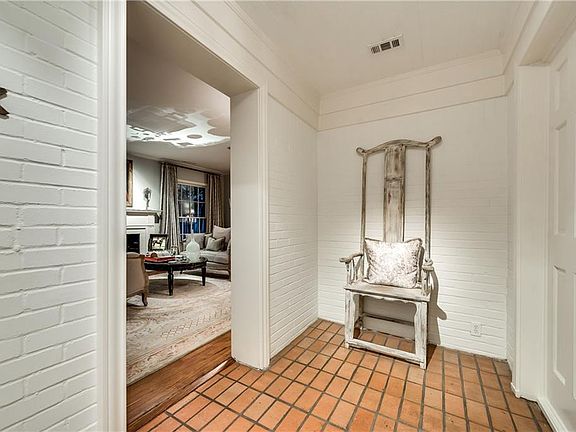 5th image of 4624 Lorraine Ave