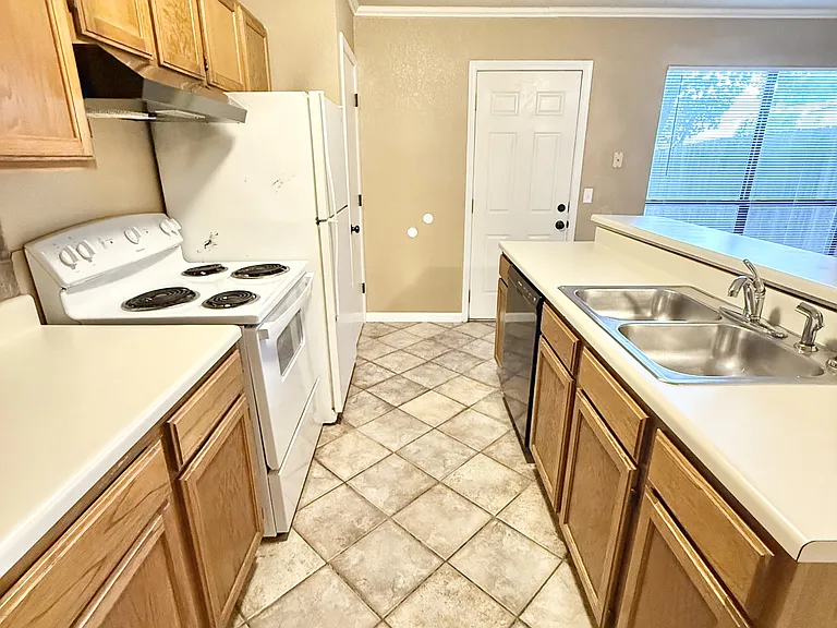 1334 Eastgate Dr #1 — Photo 10