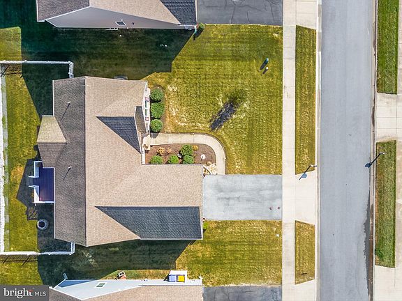 3rd image of 16780 Brookstone Dr