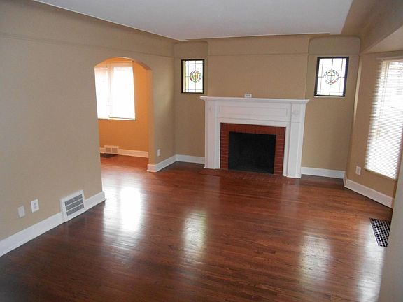 3rd image of 14190 Glastonbury Ave