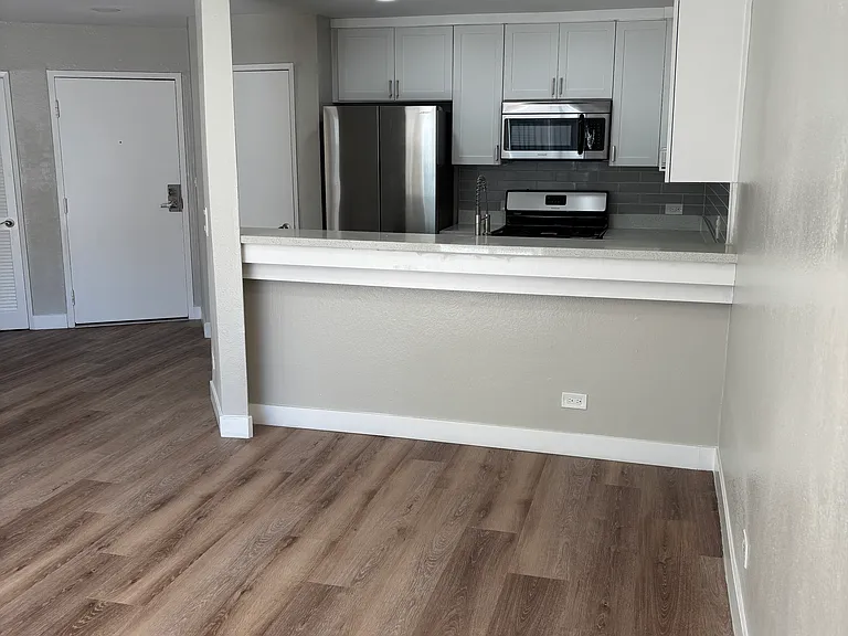 7918 Reseda Blvd — Photo 86