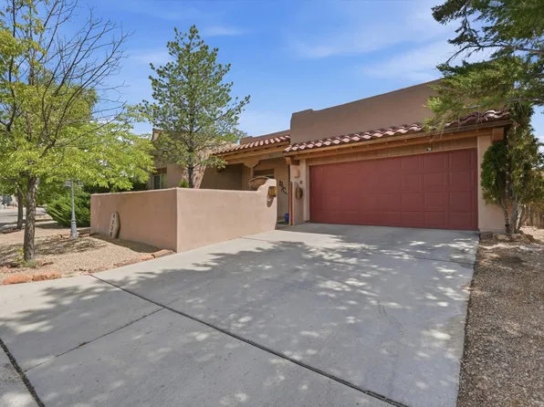 4738 Highlands Loop, Santa Fe, NM 87507